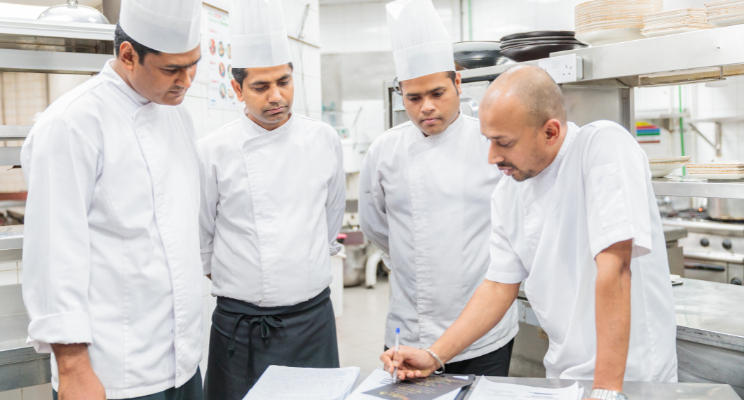 4-funciones-de-un-chef-en-su-día-a-día-1-1